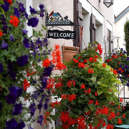 Logis - Hotel Restaurant Les Tilleuls Saint Florentin Bagian luar foto