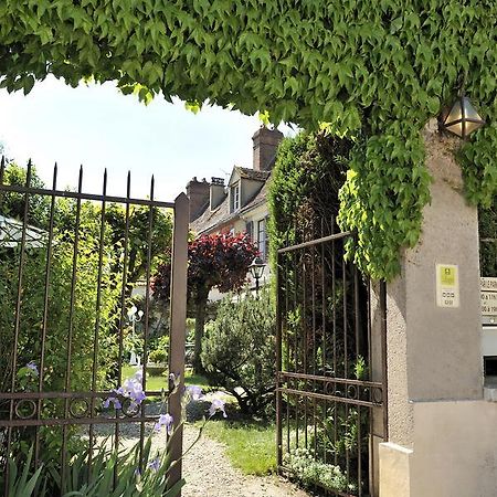 Logis - Hotel Restaurant Les Tilleuls Saint Florentin Bagian luar foto