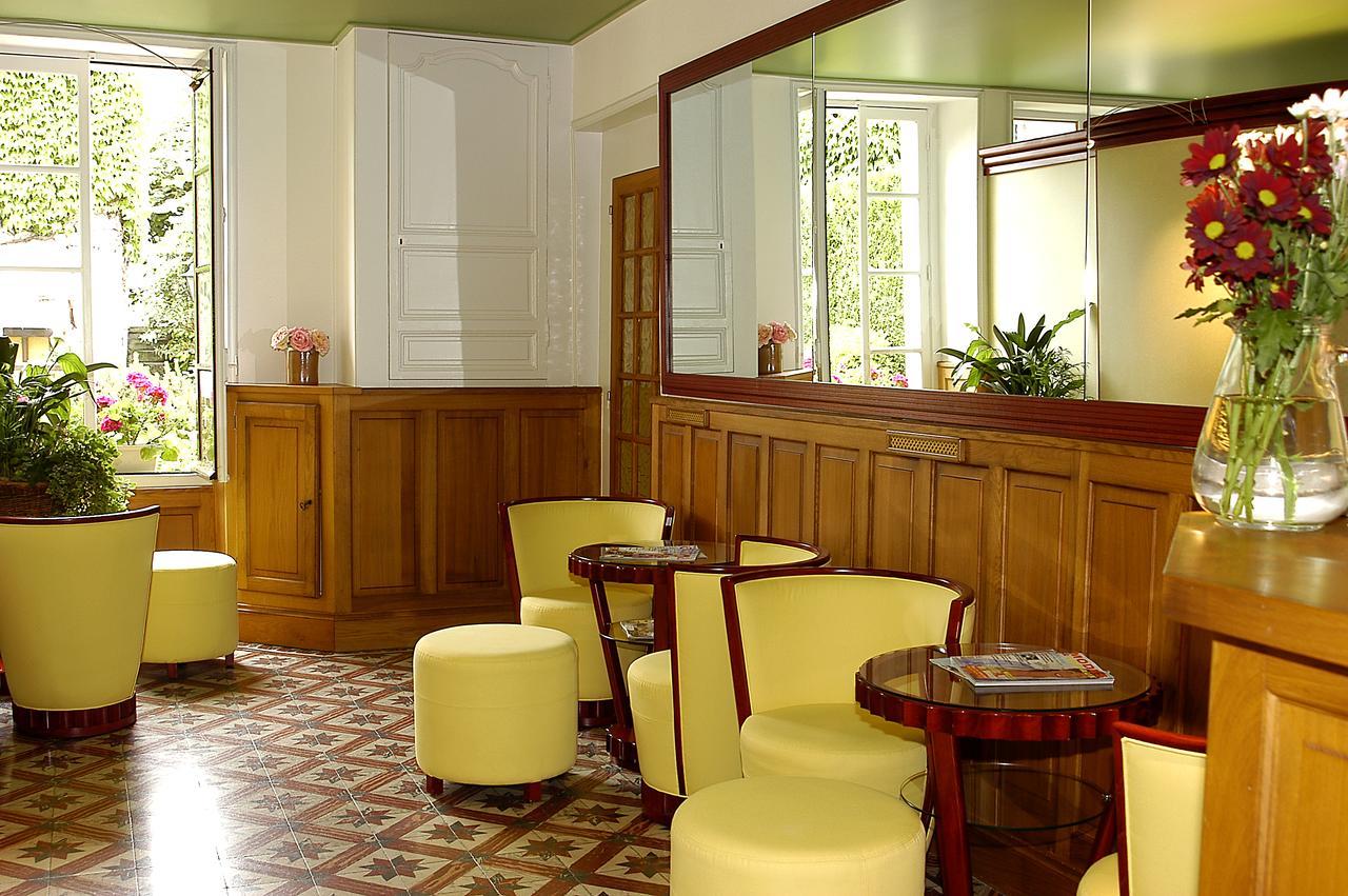 Logis - Hotel Restaurant Les Tilleuls Saint Florentin Bagian luar foto
