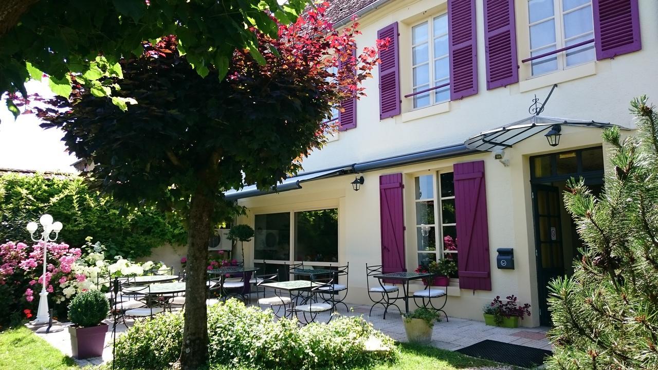Logis - Hotel Restaurant Les Tilleuls Saint Florentin Bagian luar foto