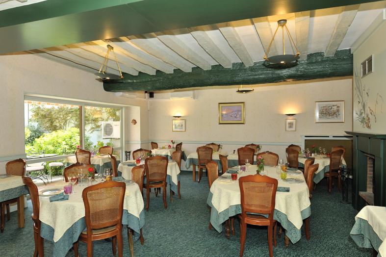 Logis - Hotel Restaurant Les Tilleuls Saint Florentin Bagian luar foto